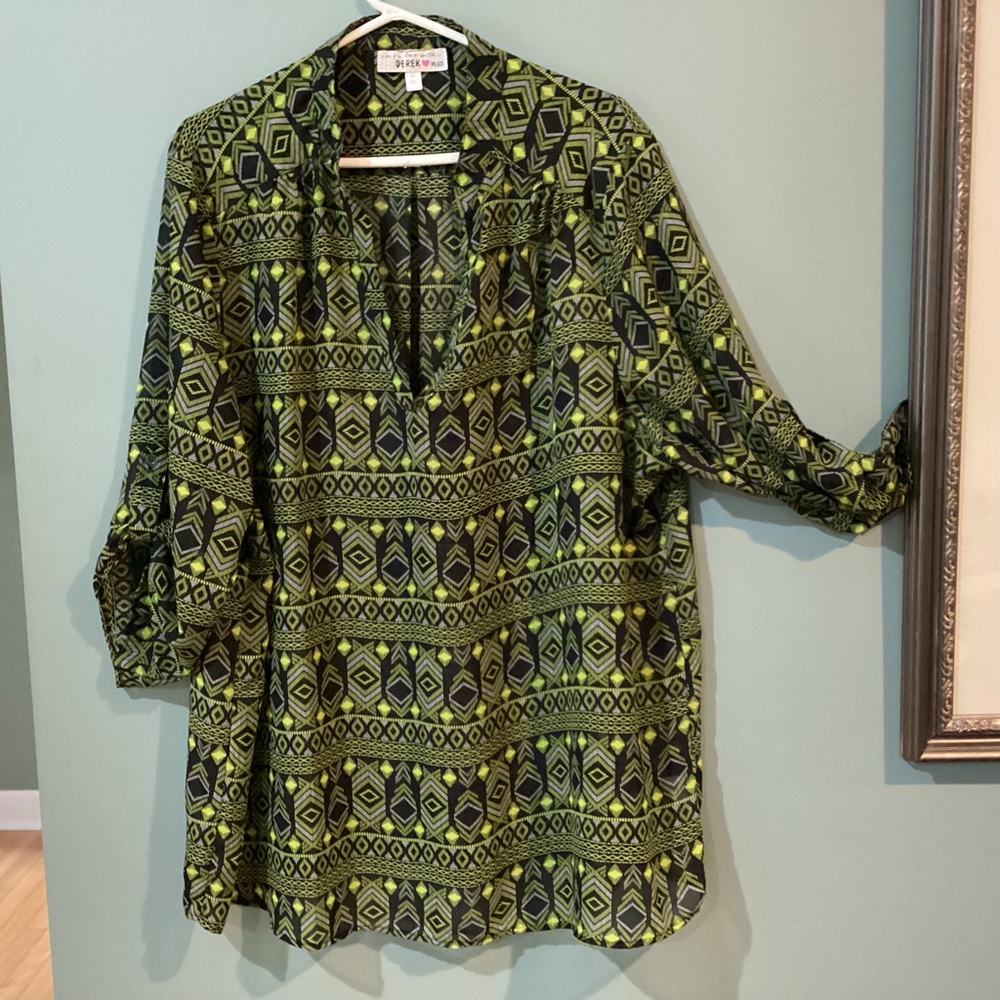 Sheer 3/4 sleeve neon green black and white top by DEREK size 3X